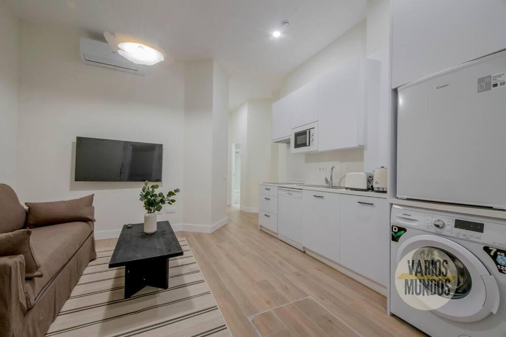 Cool Y Centrico Apt 6Px En Plena Plaza Del Carmen E2 Madrid Exterior photo